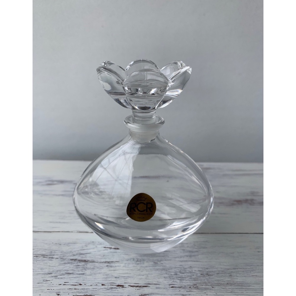 Royal crystal perfume cantina with floral cork lid